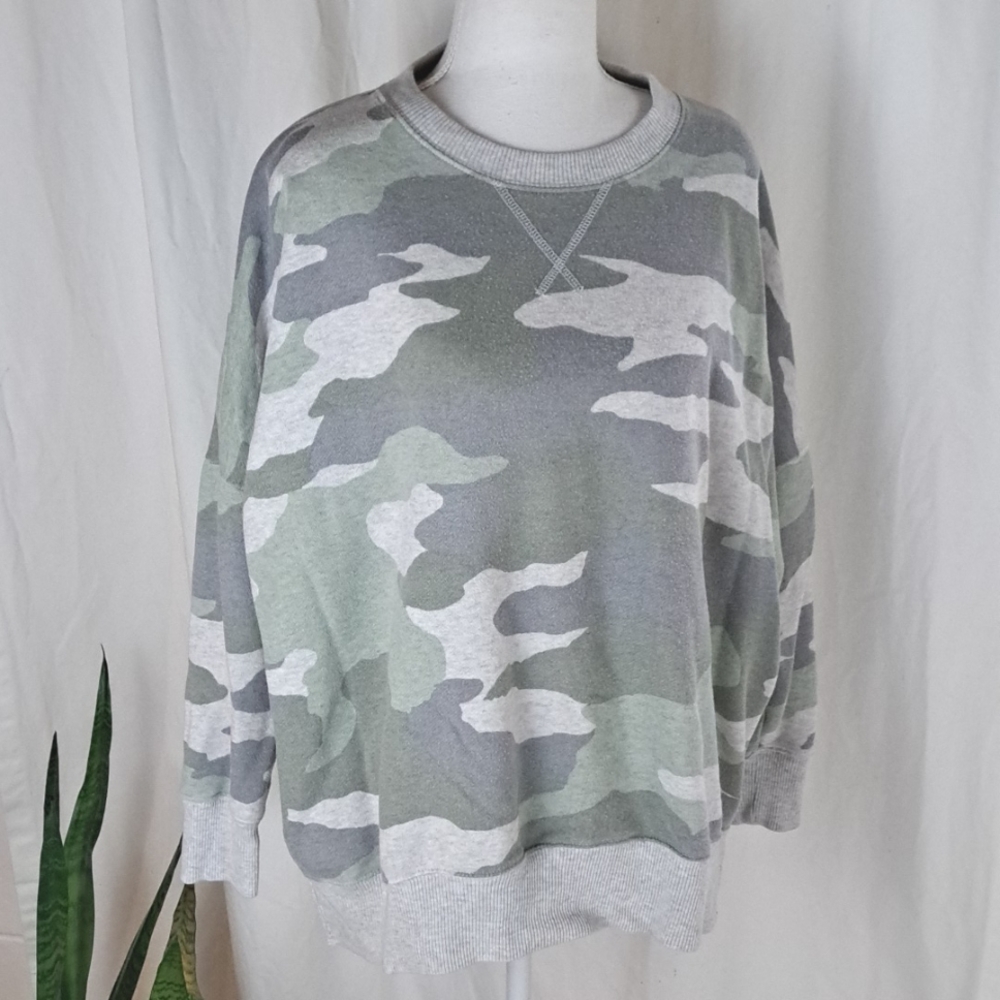 Aerie oversized camo crewneck sweatshirt szS